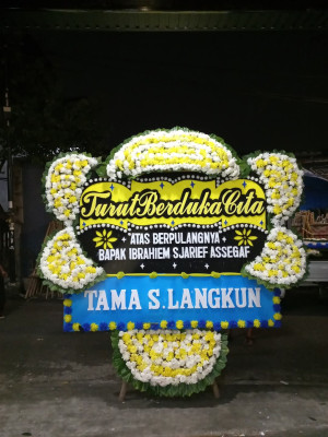 Papan Bunga Duka di Tarik